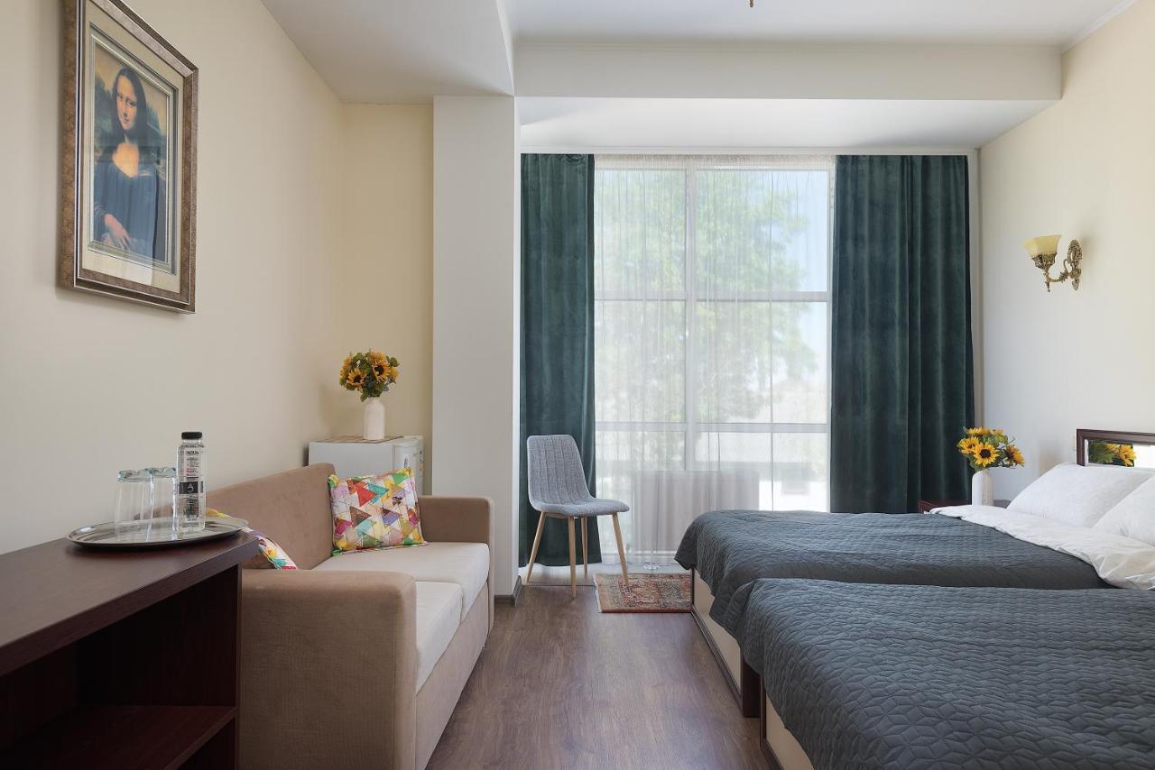 Art Hotel Кишинів Екстер'єр фото