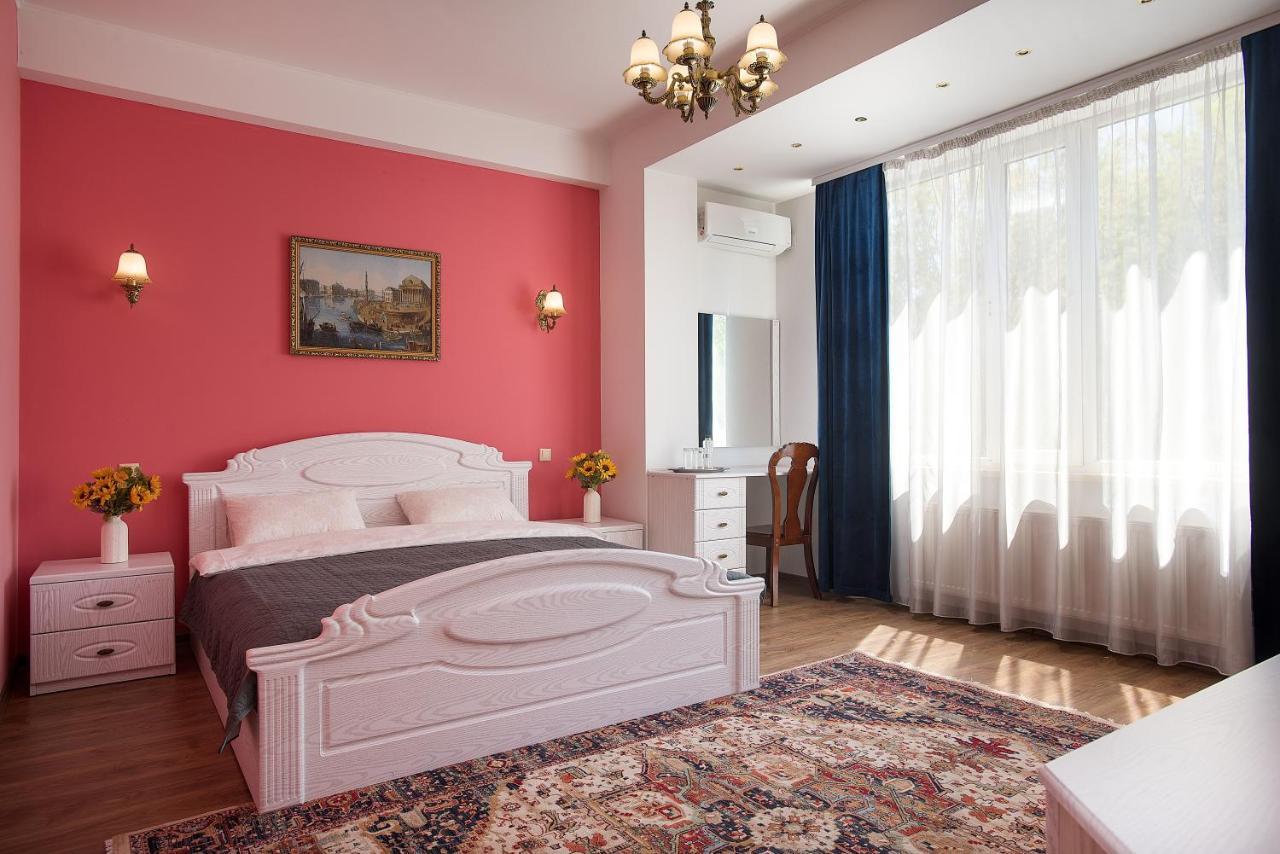 Art Hotel Кишинів Екстер'єр фото