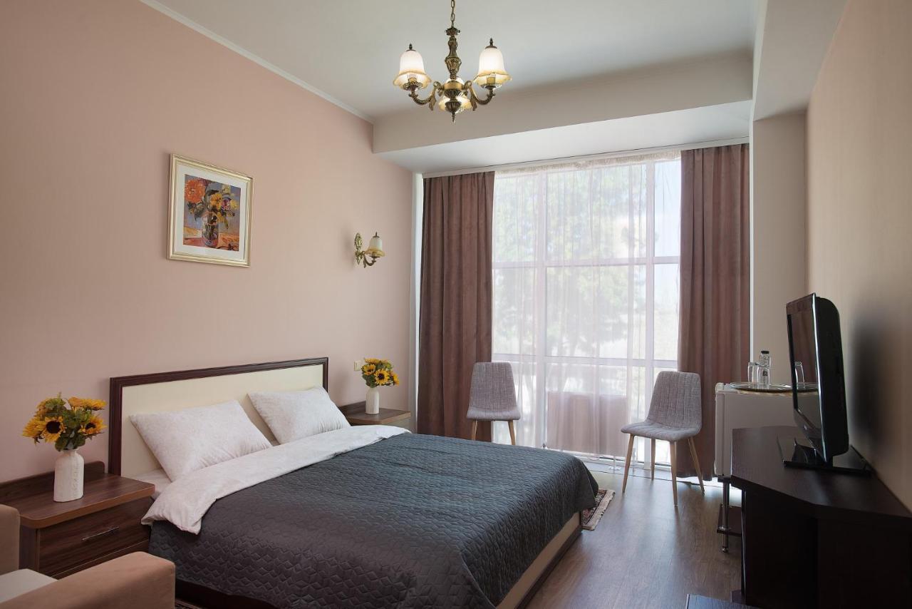 Art Hotel Кишинів Екстер'єр фото